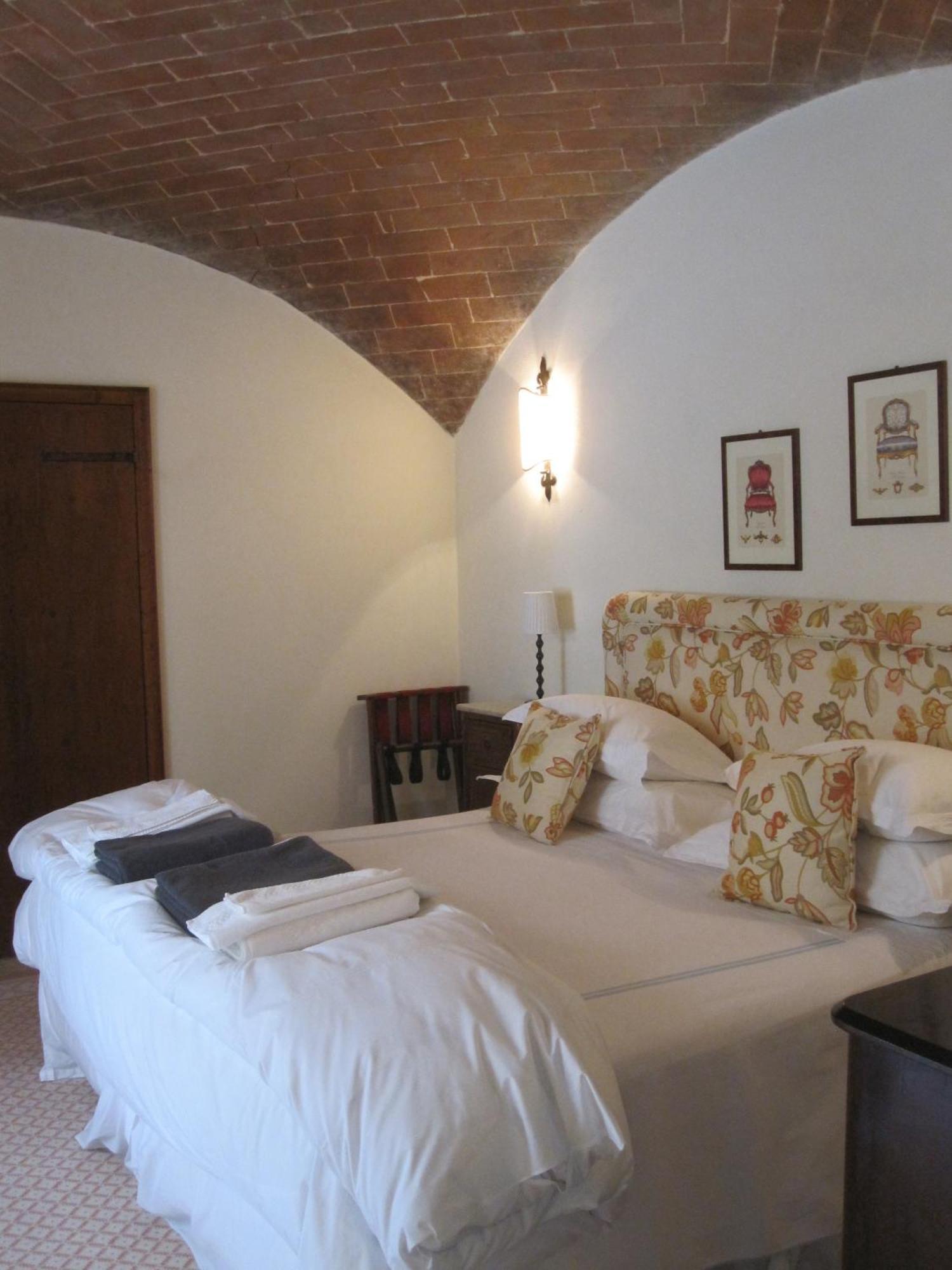 Tenuta Santo Pietro Пиенца Екстериор снимка