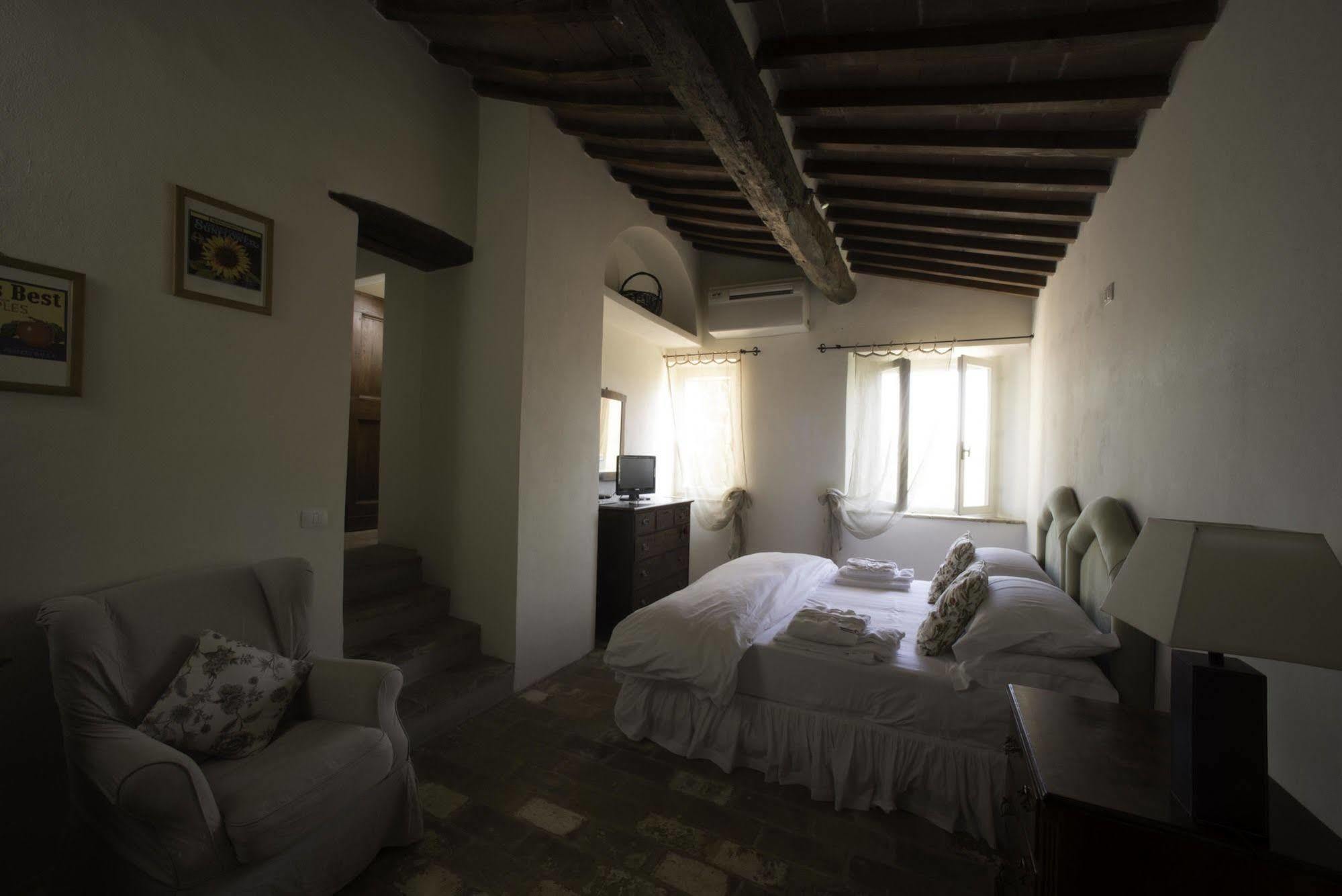 Tenuta Santo Pietro Пиенца Екстериор снимка