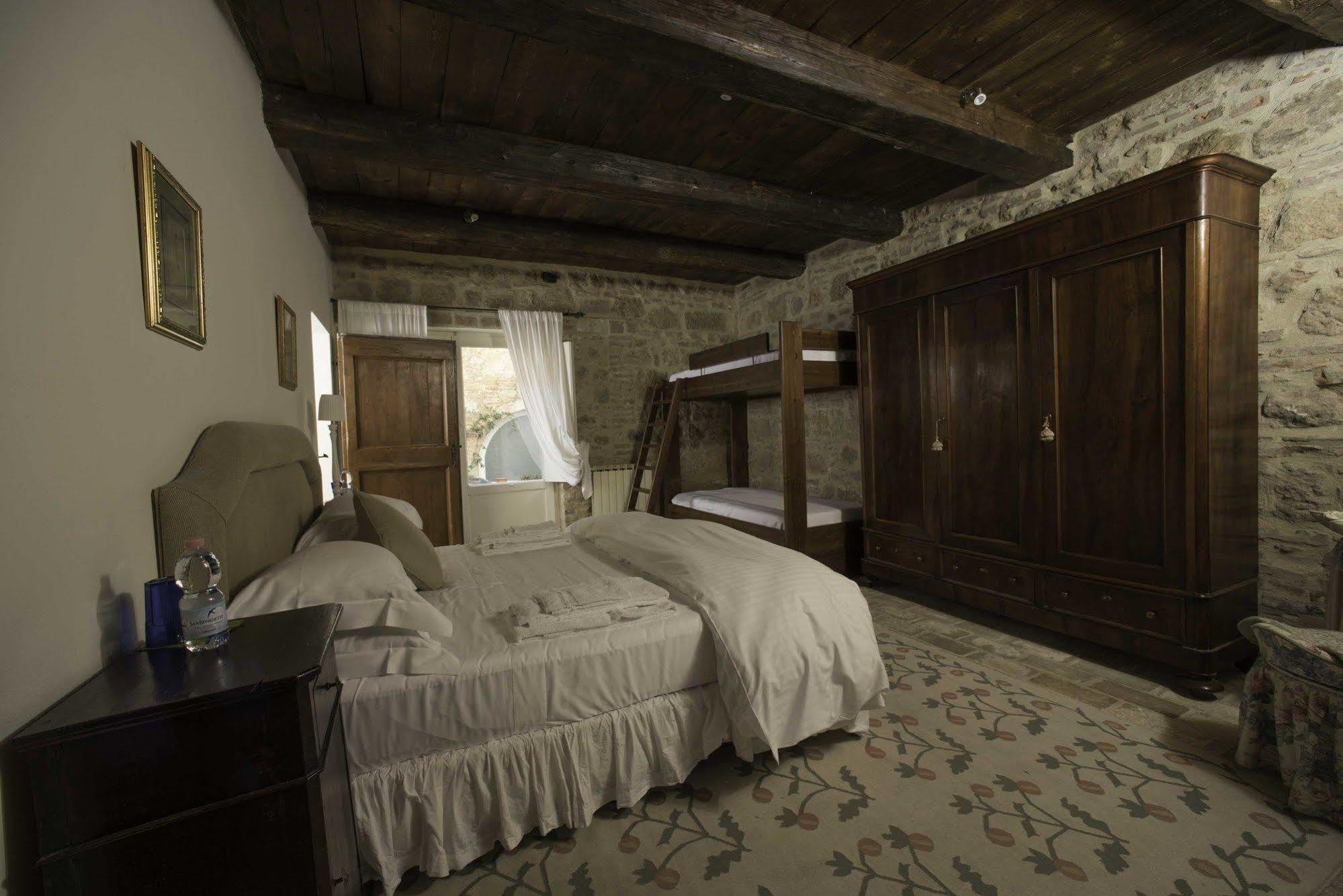 Tenuta Santo Pietro Пиенца Екстериор снимка